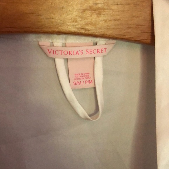 Victoria Secret Robe - Picture 2 of 3